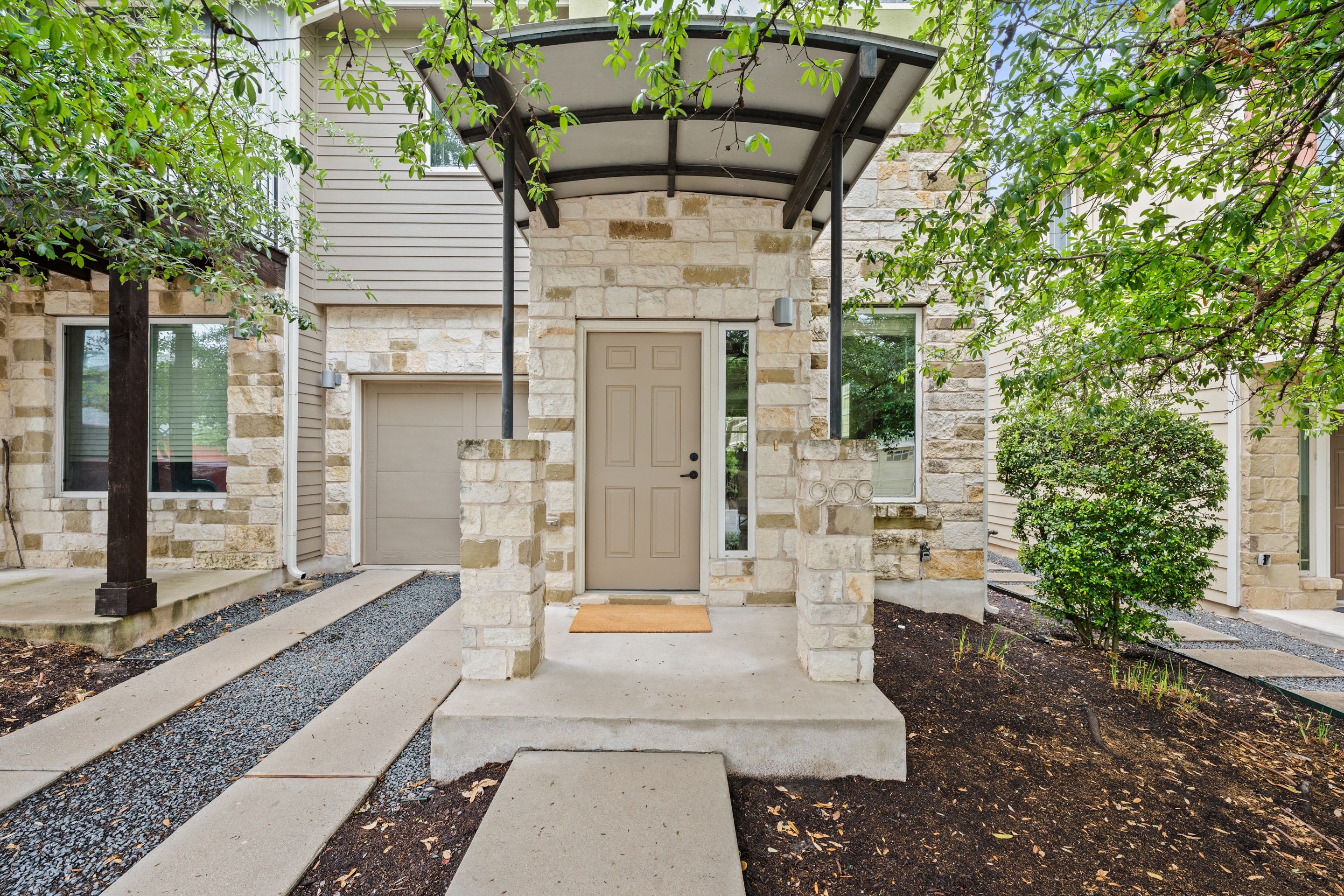 909 Mountaineer Lane Austin | Corner Townhome, Crestview Station