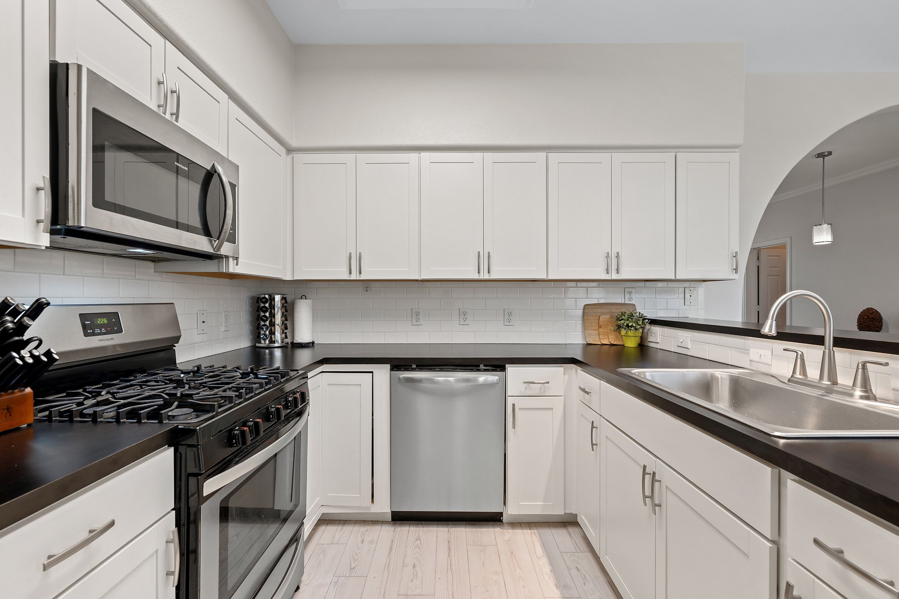 12213 Abbey Glen Dr Kitchen